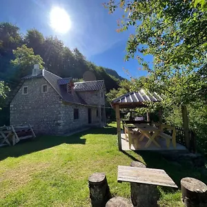  Gasthuis Gjelaj Albanië